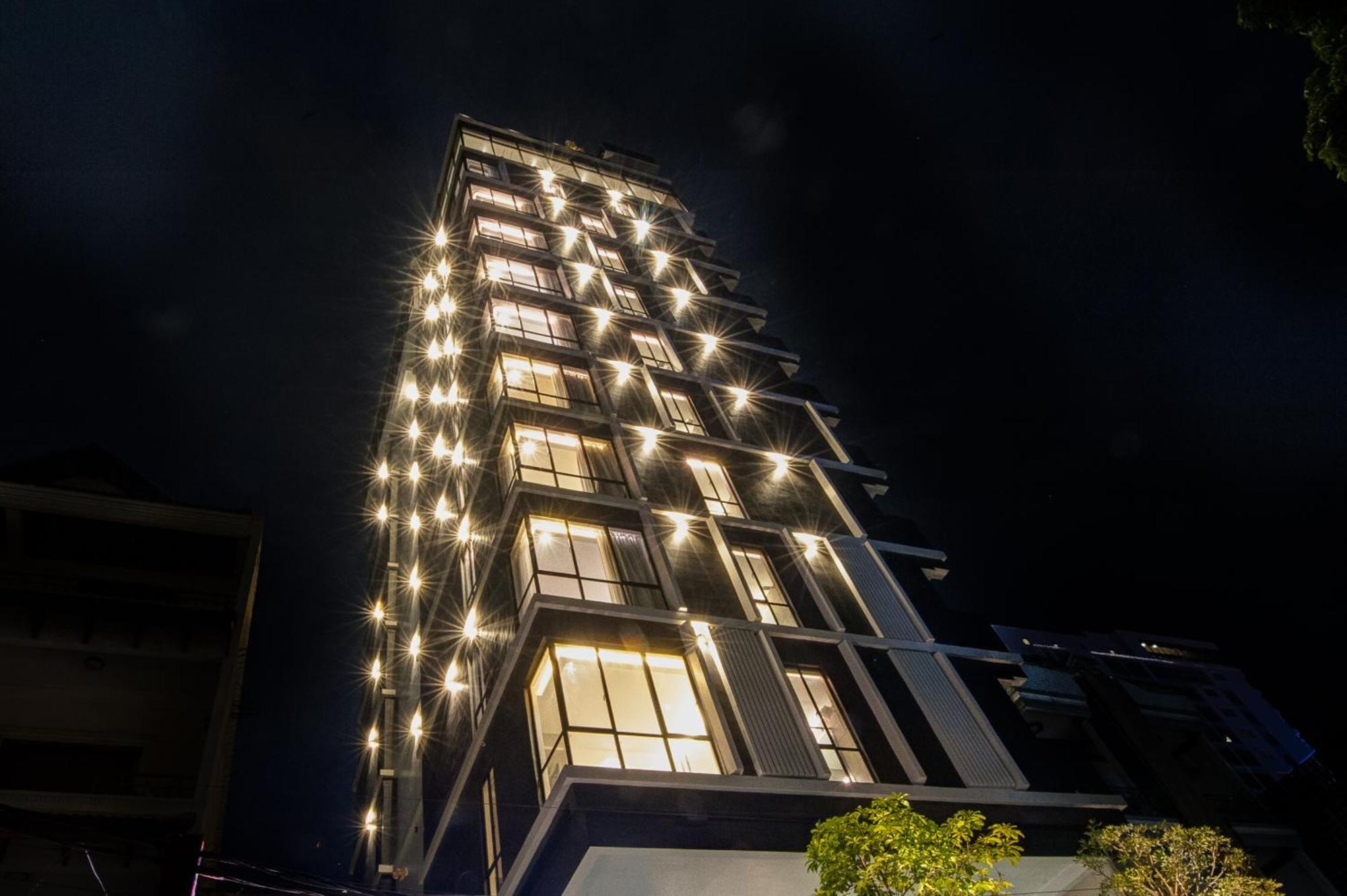 Glow Park Hotel Grand Royal Palace Phnom Penh Esterno foto