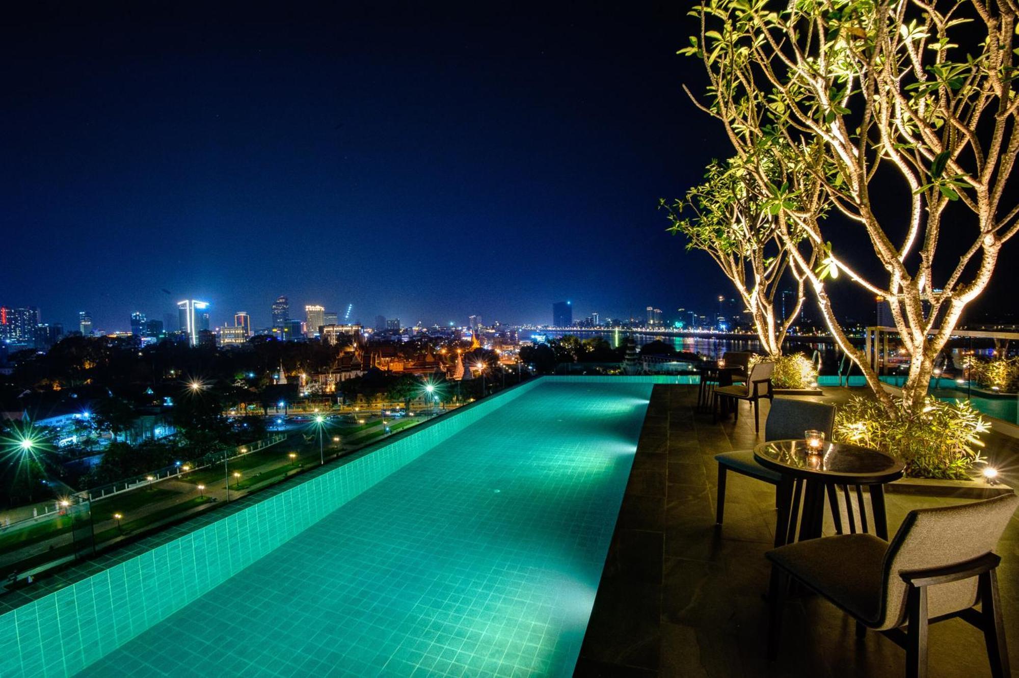 Glow Park Hotel Grand Royal Palace Phnom Penh Esterno foto