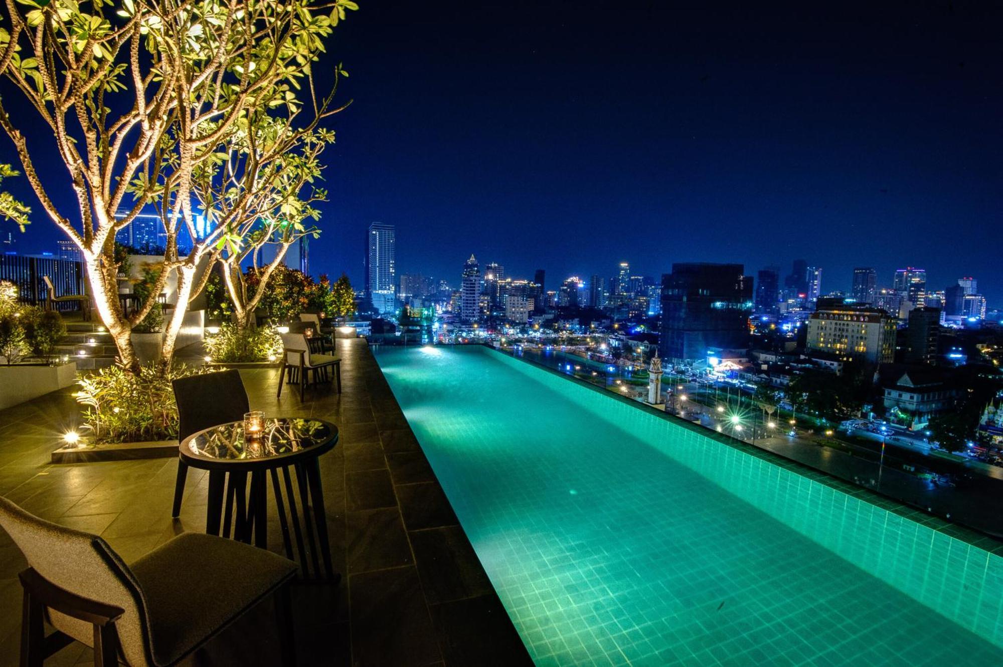 Glow Park Hotel Grand Royal Palace Phnom Penh Esterno foto