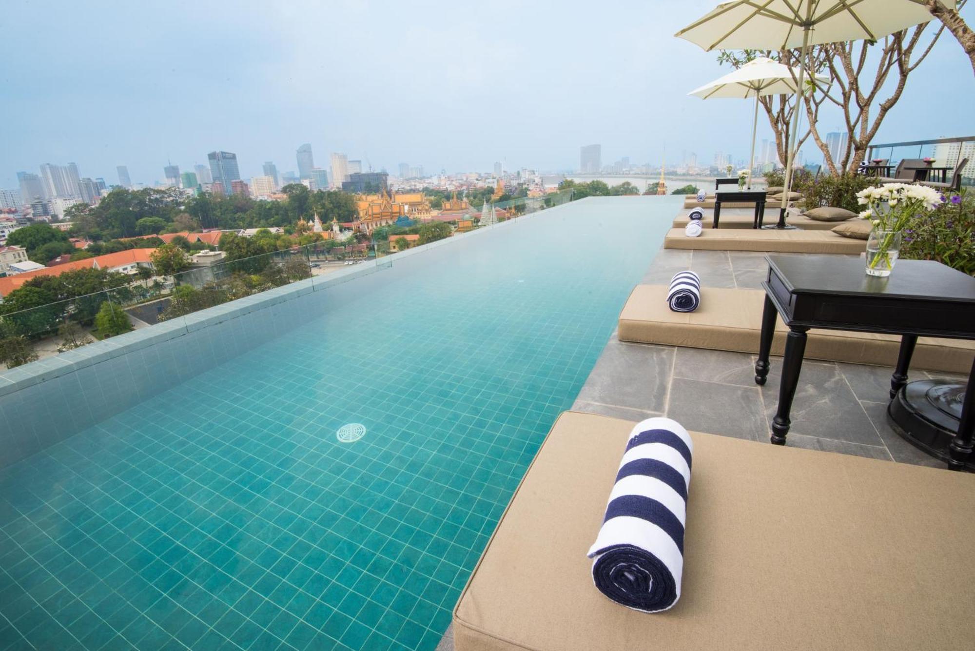 Glow Park Hotel Grand Royal Palace Phnom Penh Esterno foto
