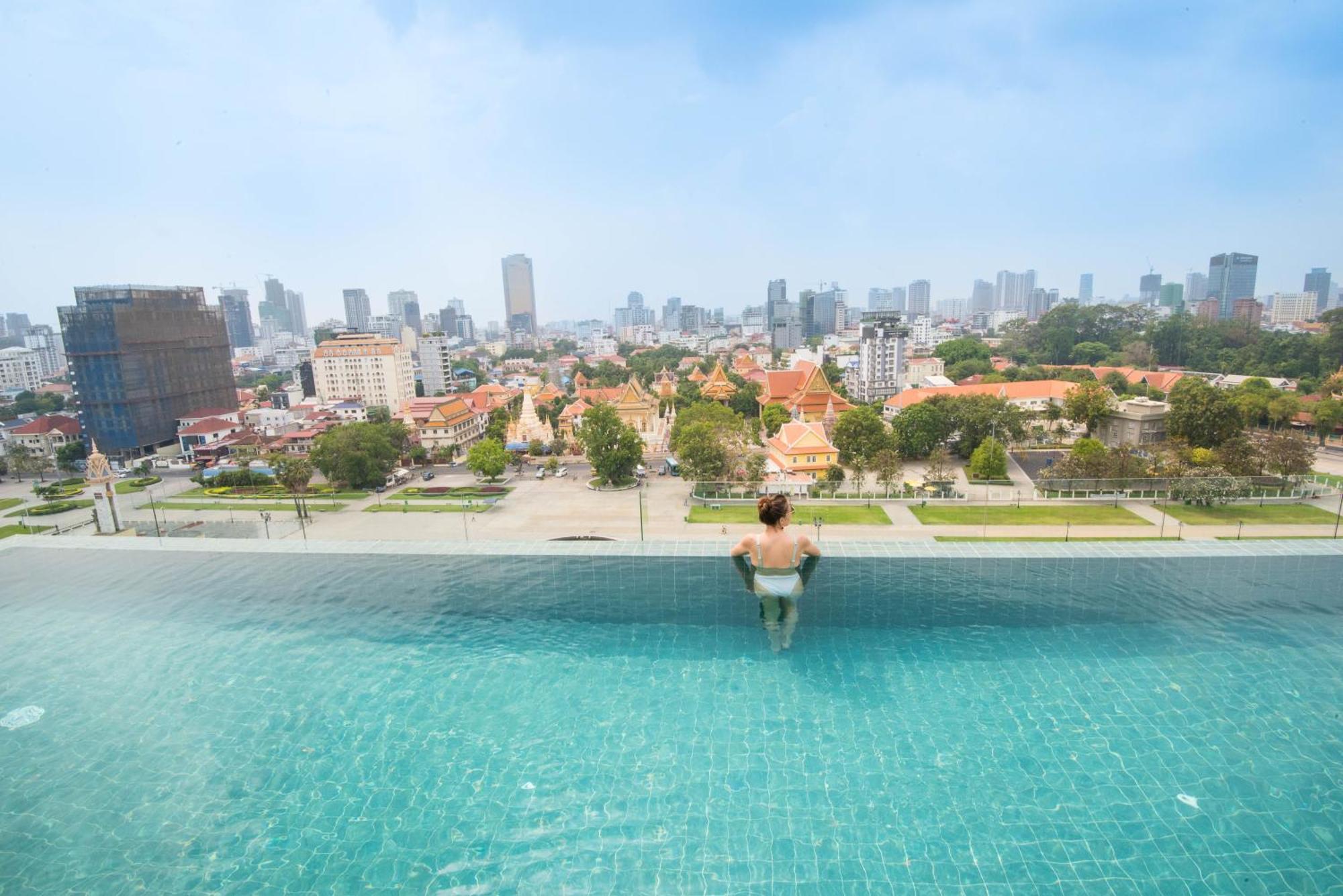Glow Park Hotel Grand Royal Palace Phnom Penh Esterno foto